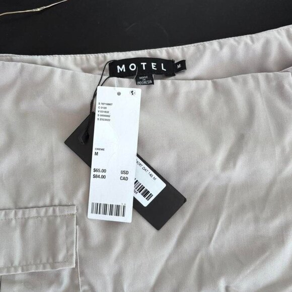 Urban Outfitters Women's Khaki Skirt - Picture 3 of 3